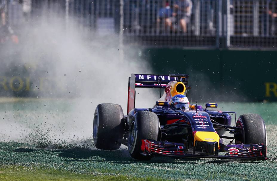 Ma anche Vettel ha assaggiato la ghiaia di Melbourne. Reuters